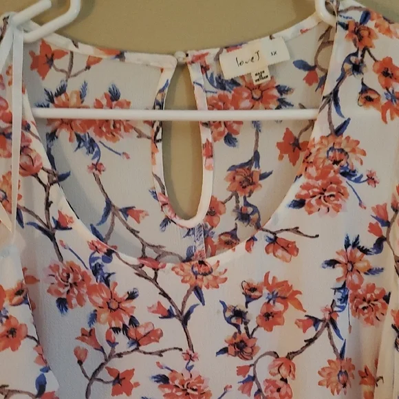 Love J Floral Dress with Lace Detail And Peek A Boo Sholders - Picture 5 of 11